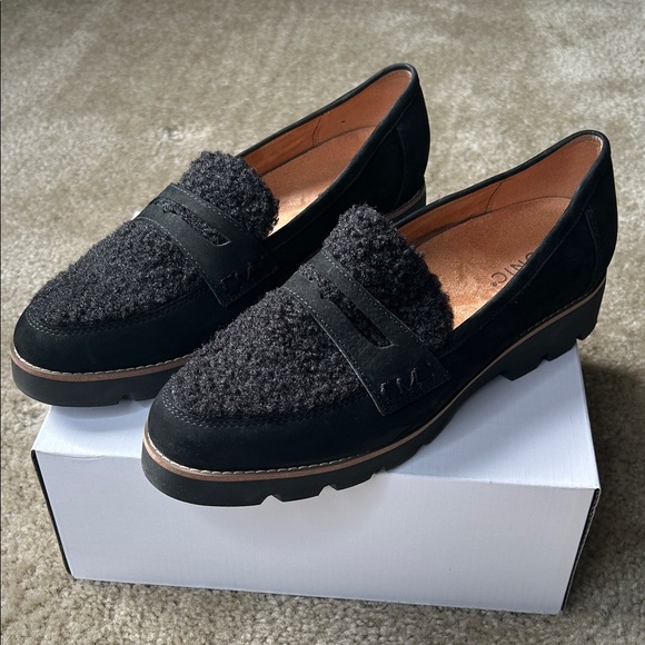 Vionic Shoes - Vionic Cheryl Faux Fur Black Loafers